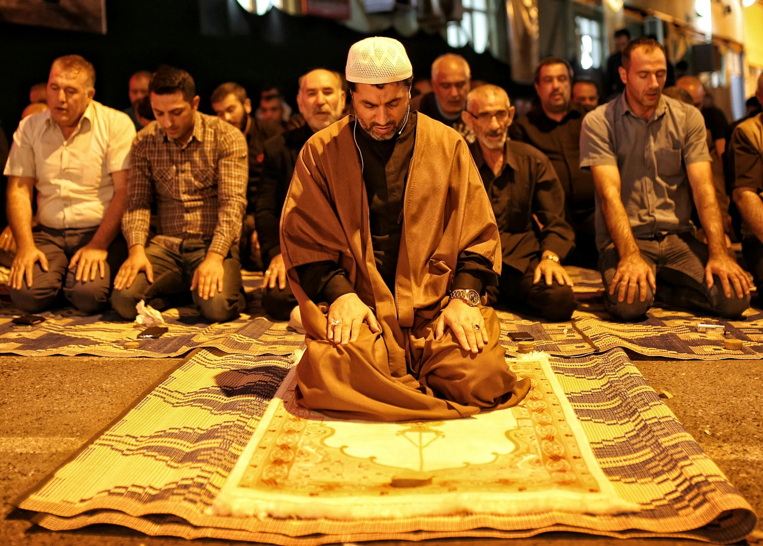 PLIKTEN ATT FÖLJA SUNNAH